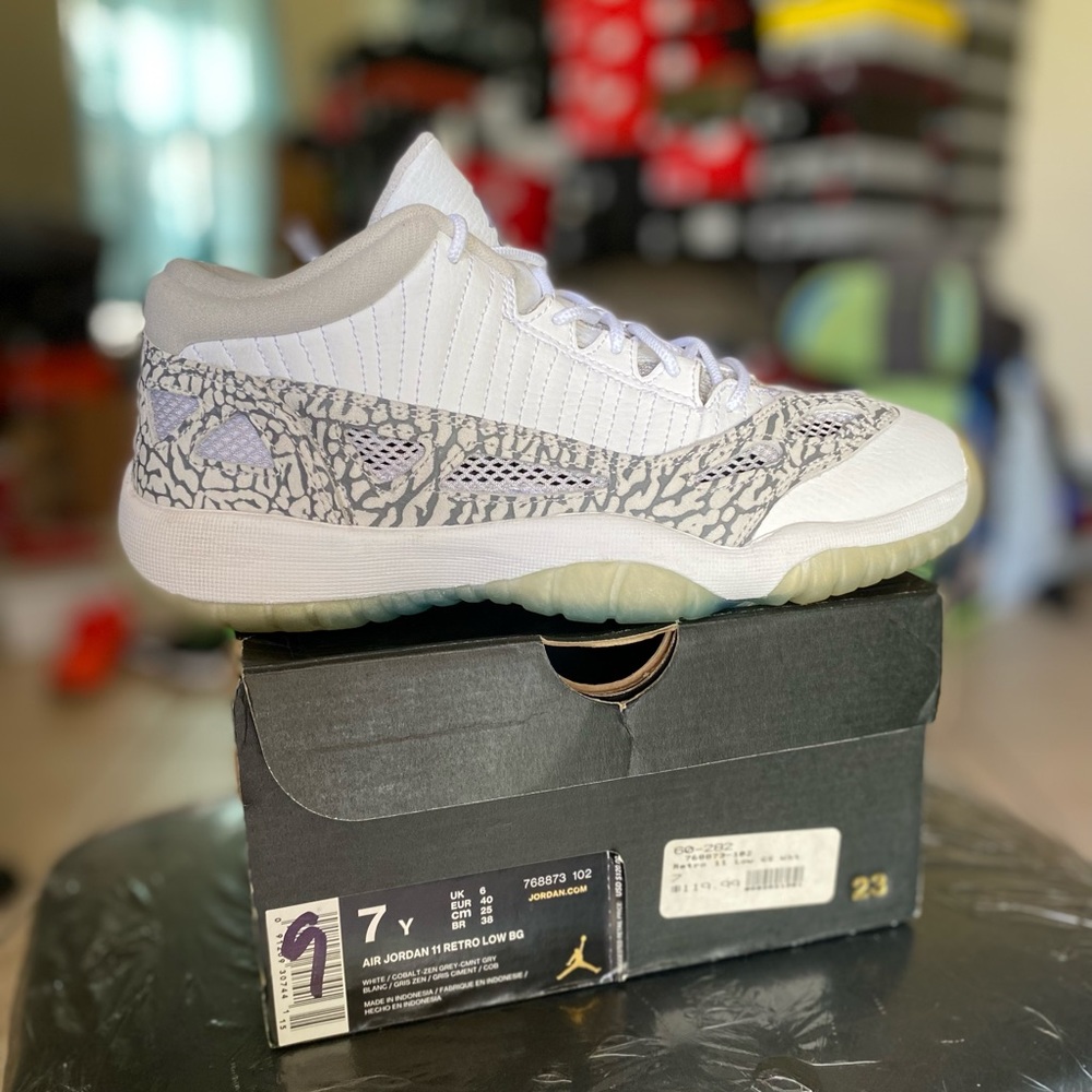 Jordan 11 Low IE Cobalt